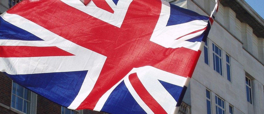 ​Rzecznik brytyjskiej premier Theresy May powiedział, że "swoboda przepływu osób między Wielką Brytanią a Unią Europejską skończy się w marcu 2019 r.", gdy dojdzie do Brexitu. Dodał jednak, że "minie trochę czasu, zanim spadnie poziom migracji".
