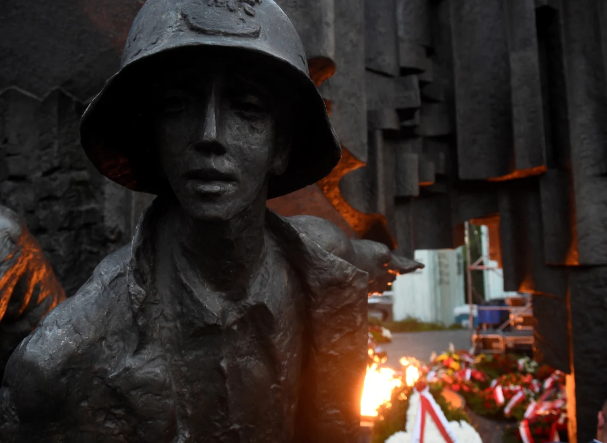 "Marsz Żoliborza", "Warszawo ma" czy "Pałacyk Michla" to niektóre z utworów, jakie warszawiacy - wspomagani przez profesjonalnych muzyków - będą mogli zaśpiewać podczas koncertu piosenek powstańczych dziś wieczorem na stołecznym pl. Piłsudskiego. Koncert "Warszawiacy śpiewają (nie)zakazane piosenki" będzie częścią obchodów 73. rocznicy wybuchu Powstania Warszawskiego.