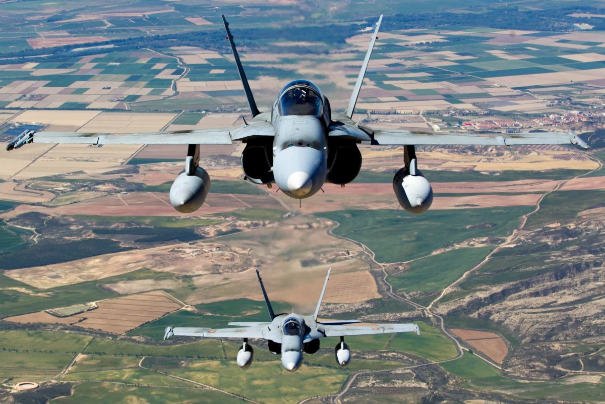 ​Myśliwce hiszpańskie i fińskie wysłano we wtorek do przechwycenia trzech rosyjskich samolotów wojskowych lecących w pobliżu przestrzeni powietrznej Estonii - poinformowało NATO.