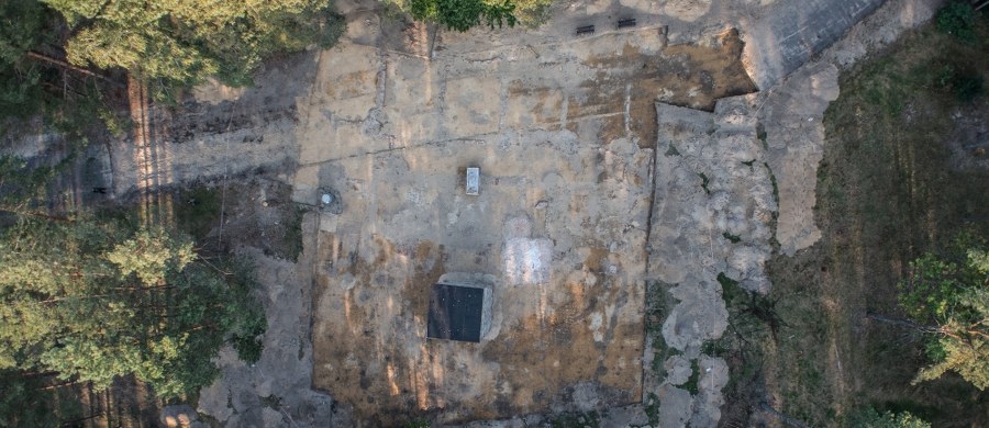 Międzynarodowy Komitet Sterujący projektem utworzenia nowego Muzeum-Miejsca Pamięci na terenie byłego niemieckiego obozu zagłady w Sobiborze podjął jednogłośną decyzję o kontynuowaniu współpracy w dotychczasowym składzie - poinformowało w poniedziałek Ministerstwo Kultury i Dziedzictwa Narodowego. To odpowiedź na postawiony władzom polskim w opublikowanym w poniedziałek komunikacie rosyjskiego Ministerstwa Spraw Zagranicznych zarzut odmowy zaangażowania Rosji do projektu Muzeum - Miejsca Pamięci na terenie byłego niemieckiego obozu zagłady w Sobiborze. 