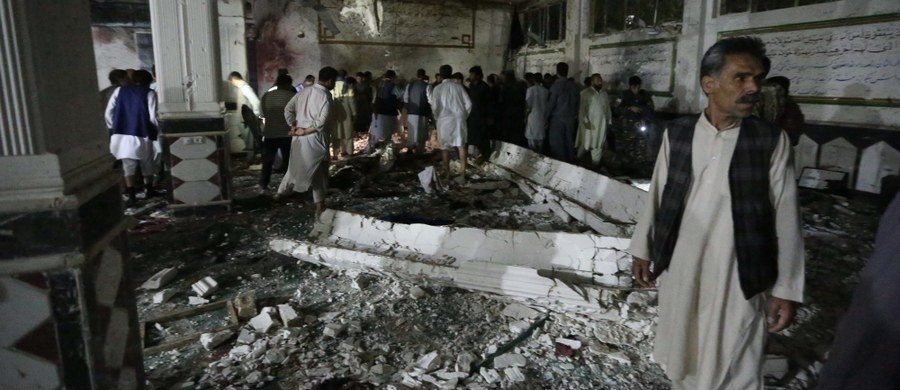 ​Co najmniej 29 osób zginęło, a ponad 60 zostało rannych w wyniku zamachu na szyicki meczet w mieście Herat w zachodnim Afganistanie, niedaleko granicy z Iranem. Szyici są w Afganistanie mniejszością religijną atakowaną przez Państwo Islamskie.