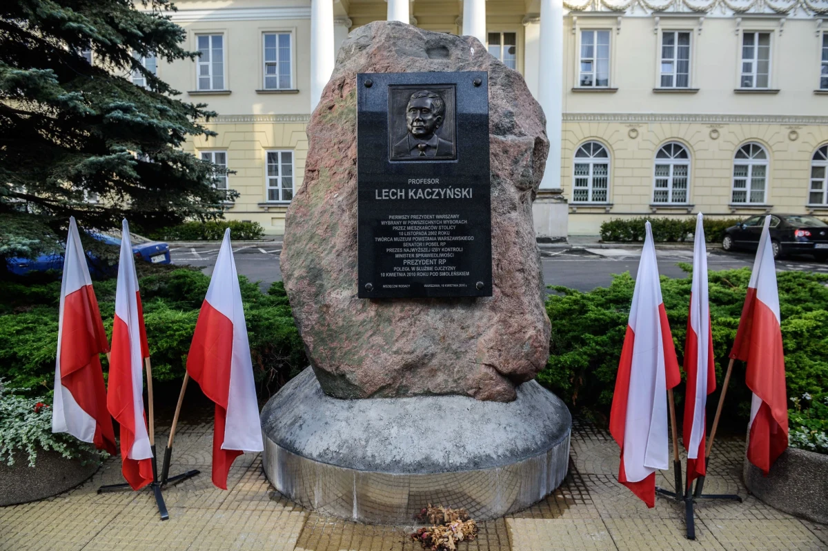 "Nie znajduję merytorycznego uzasadnienia do decyzji wojewody mazowieckiego o wypowiedzeniu porozumienia między wojewódzkim i stołecznym konserwatorem zabytków" - powiedział Michał Krasucki, stołeczny konserwator zabytków, komentując dzisiejszą decyzję wojewody mazowieckiego. 