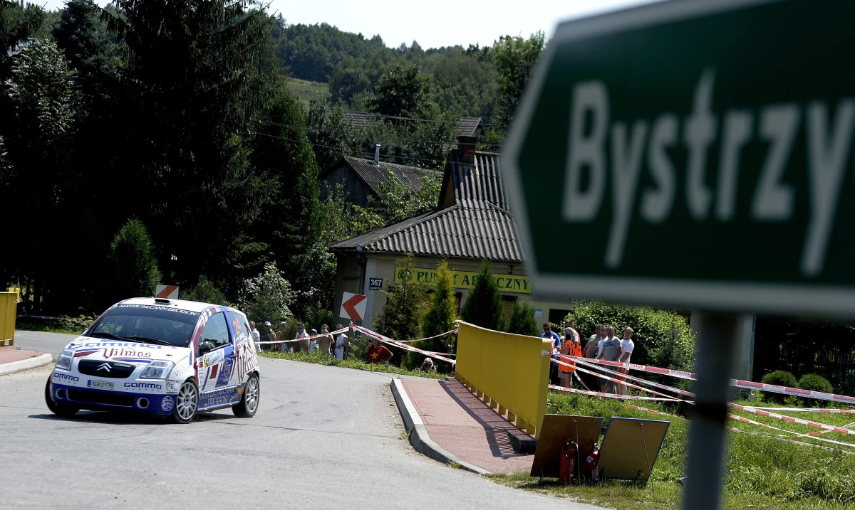 Przed nami kolejna runda rajdowych mistrzostw Europy i mistrzostw Polski. Rajd Rzeszowski będzie miał bardzo mocną obsadę. Bardzo ciekawie zapowiada się walka o tytuł najlepszego kierowcy Starego Kontynentu, ale i w krajowym czempionacie emocje będą ogromne. Łącznie w rajdzie zobaczymy aż 26 samochodów w najmocniejszej specyfikacji R5. Impreza rusza w najbliższy piątek. 