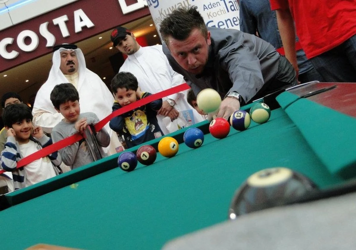 Triki bilardowe prezentujemy Wam dzisiaj w naszym cyklu Twoje Sportowe Wakacje! Naszym wspólnym trenerem jest 12-krotny mistrz świata w bilardzie artystycznym Łukasz Szywała: specjalnie dla Czytelników RMF 24 i Słuchaczy RMF FM zgodził się zdradzić sekrety celnego uderzenia. To robi wrażenie. Udanej zabawy!