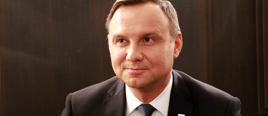 ​Prezydent Andrzej Duda podpisał Prawo wodne - poinformowała Kancelaria Prezydenta. Nowe przepisy wprowadzają opłaty za pobór wody m.in. przez energetykę, przedsiębiorców czy rolników. Taryfy za dostarczanie wody mieszkańcom mają pozostać bez zmian do końca 2019 roku.