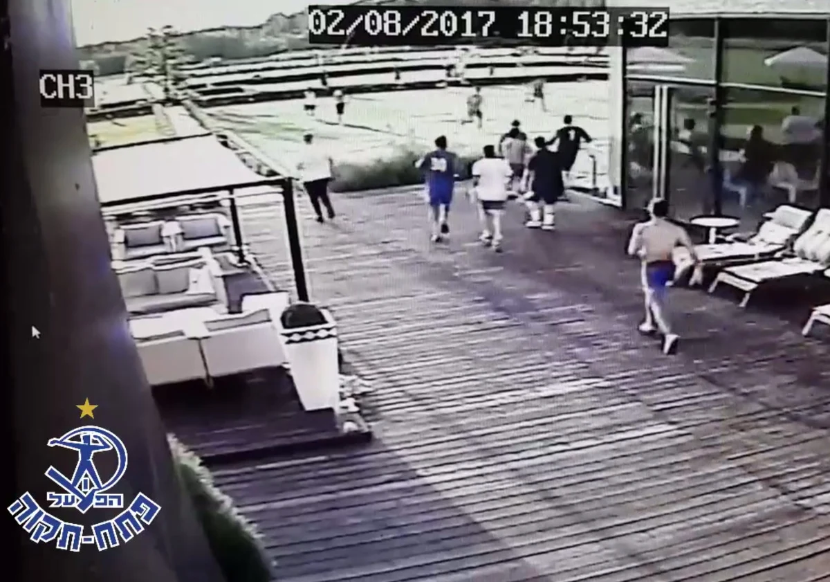 Centrum Szymona Wiesenthala zaapelowało do UEFA o ukaranie Legii Warszawa za środową napaść jej kibiców na zawodników klubu Hapoel Petah Tikva z Izraela. W liście do prezydenta UEFA dyrektor ds. relacji międzynarodowych dr Shimon Samuels skrytykował atak, podkreślając, że incydent pod Płońskiem był "wyraźnym naruszeniem dziesiątej z jedenastu wartości UEFA: szacunku". Zauważył również, że "antysemityzm nie jest w Polsce nowym zjawiskiem, ale ten brutalny atak musi wywołać konsekwencje". Władze Legii zaznaczają, że nie ma żadnych dowodów na to, że autorzy ataku byli kibicami stołecznego klubu.