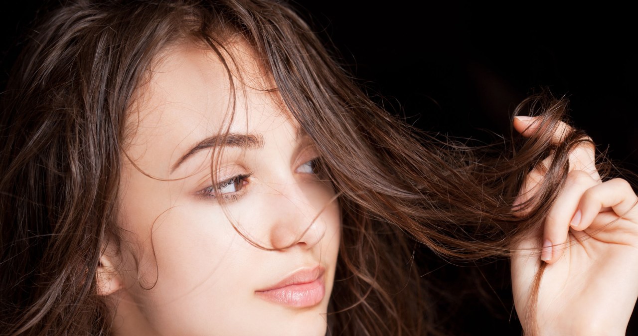 Zamiast wylewać do zlewu, umyj tym włosy. Będą miękkie i jedwabiście gładkie