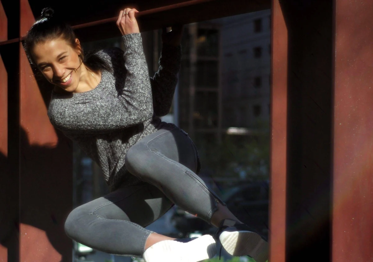 Brytyjczycy odliczają dni do startu Premier League. Stacja telewizyjna BT Sport wypuściła tymczasem spot promujący rozgrywki, w którym kibice mogą zobaczyć, jak pomocnik Tottenhamu Dele Alli sprawdza się innych niż futbol dyscyplinach. W pewnym momencie piłkarz pojawia się w oktagonie i mierzy się z… Joanną Jędrzejczyk!