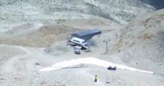 Dorosły pilot oraz dwaj 14-letni chłopcy zginęli w katastrofie samolotu treningowego koło alpejskiej miejscowości wypoczynkowej Pontresina w kantonie Gryzonia na południowym wschodzie Szwajcarii.