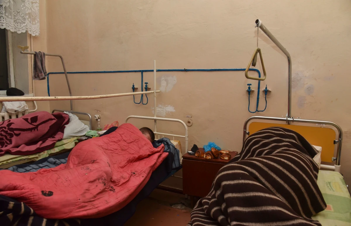 Sześć osób, w tym trzy w stanie ciężkim, zostało hospitalizowanych po uwolnieniu przez policję 76 zakładników. Zakładników wziął pacjent szpitala psychiatrycznego we Lwowie. 