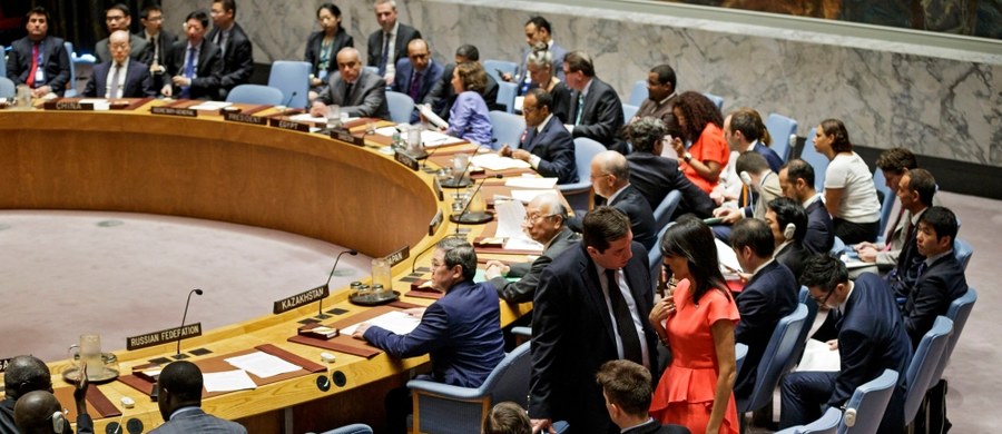 ​Rada Bezpieczeństwa Organizacji Narodów Zjednoczonych jednomyślnie uchwaliła rezolucję o nałożeniu nowych sankcji na Koreę Północną w związku z niedawnymi próbami północnokoreańskiej międzykontynentalnej rakiety balistycznej.