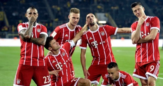 Piłkarze Bayernu Monachium wywalczyli Superpuchar Niemiec. W Dortmundzie pokonali miejscową Borussię w rzutach karnych 5-4. Po 90 minutach było 2:2. Robert Lewandowski zdobył gola w 18. minucie meczu, a w później w serii "jedenastek". W ekipie gospodarzy grał Łukasz Piszczek.