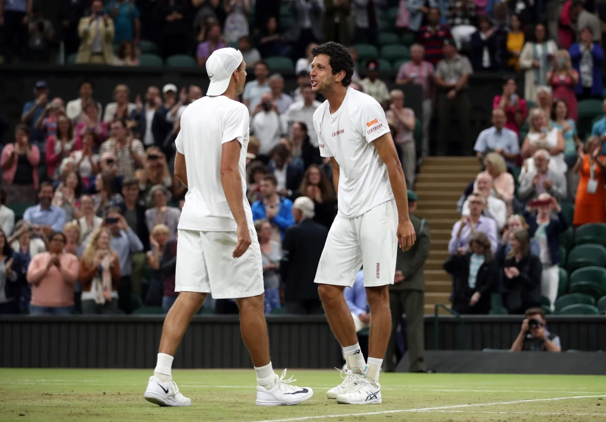 Rozstawieni z numerem drugim Łukasz Kubot i Brazylijczyk Marcelo Melo awansowali do finału debla tenisowego turnieju ATP na twardych kortach w Waszyngtonie (pula nagród 1,75 mln dolarów). W sobotnim półfinale pokonali amerykańskich braci Boba i Mike'a Bryanów 7:6 (7-5), 6:4.
