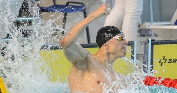 ​Dwa rekordy kraju ustanowili polscy pływacy podczas niedzielnych zmagań w Pucharze Świata na krótkim basenie w Berlinie. Dokonali tego Kacper Majchrzak na 100 m kraulem (46,19) oraz Aleksandra Urbańczyk na 50 m stylem motylkowym (25,36).
