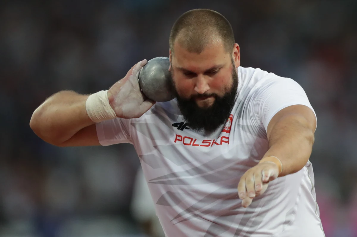 ​Michał Haratyk był piąty, Konrad Bukowiecki ósmy, ale obaj liczyli po cichu na medal mistrzostw świata w pchnięciu kulą. Tym bardziej, że poziom zawodów w Londynie nie był aż tak wysoki, jak zakładano. "Podium było w zasięgu. Jestem mocno zawiedziony" - stwierdził Haratyk. Wicemistrzowi Europy do medalu zabrakło sześciu centymetrów.