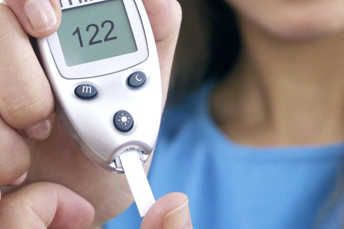 Nowa nadzieja dla cierpiących na cukrzycę typu 1. Jak pisze na swej stronie internetowej czasopismo "New Scientist", w San Diego w Kalifornii firma Viacyte rozpoczęła testy implantów PEC-Direct, które w przyszłości mają uniezależnić pacjentów od zastrzyków z insuliną. Zawierają one pochodzące z embrionów komórki macierzyste, które z czasem powinny przekształcić się w komórki wyspowe trzustki, wydzielające insulinę w odpowiedzi na podwyższenie się poziomu glukozy w organizmie.