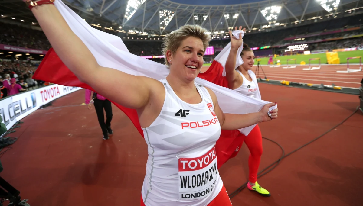 Anita Włodarczyk wynikiem 77,90 m obroniła w Londynie tytuł mistrzyni świata w rzucie młotem. Brązowy medal rezultatem 74,76 wywalczyła Malwina Kopron, a szóste miejsce zajęła Joanna Fiodorow - 73,04. Wicemistrzynią została Chinka Zheng Wang - 75,94.