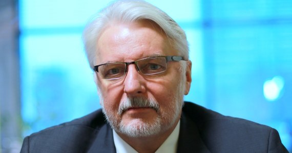 Szef MSZ Witold Waszczykowski powiedział w wywiadzie dla "Corriere della Sera", że w kwestii reformy sądownictwa Komisja Europejska jest "uprzedzona" do Polski. Powtórzył, że Warszawa nie przyjmie uchodźców w ramach relokacji. 