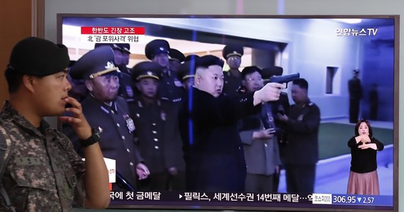 Siły zbrojne Korei Południowej zagroziły władzom w Pjongjangu "twardym i zdecydowanym odwetem", jeśli te nie zaprzestaną swoich prowokacji. "Jesteśmy przygotowani do natychmiastowej reakcji na prowokacje ze strony Korei Północnej" - zapewnił na konferencji prasowej w Seulu rzecznik połączonych sztabów armii Korei Południowej Roh Jae-cheon.