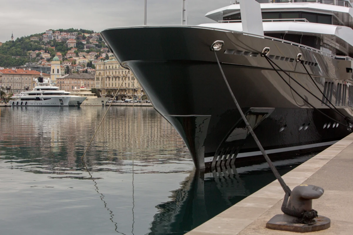 Do niewielkiego trzęsienia ziemi doszło na północny Chorwacji, u wybrzeżu Adriatyku w okolicach Rijeki. Kilka wstrząsów wywołało panikę wśród turystów, ale nie wyrządziło poważnych szkód - informują chorwackie media.