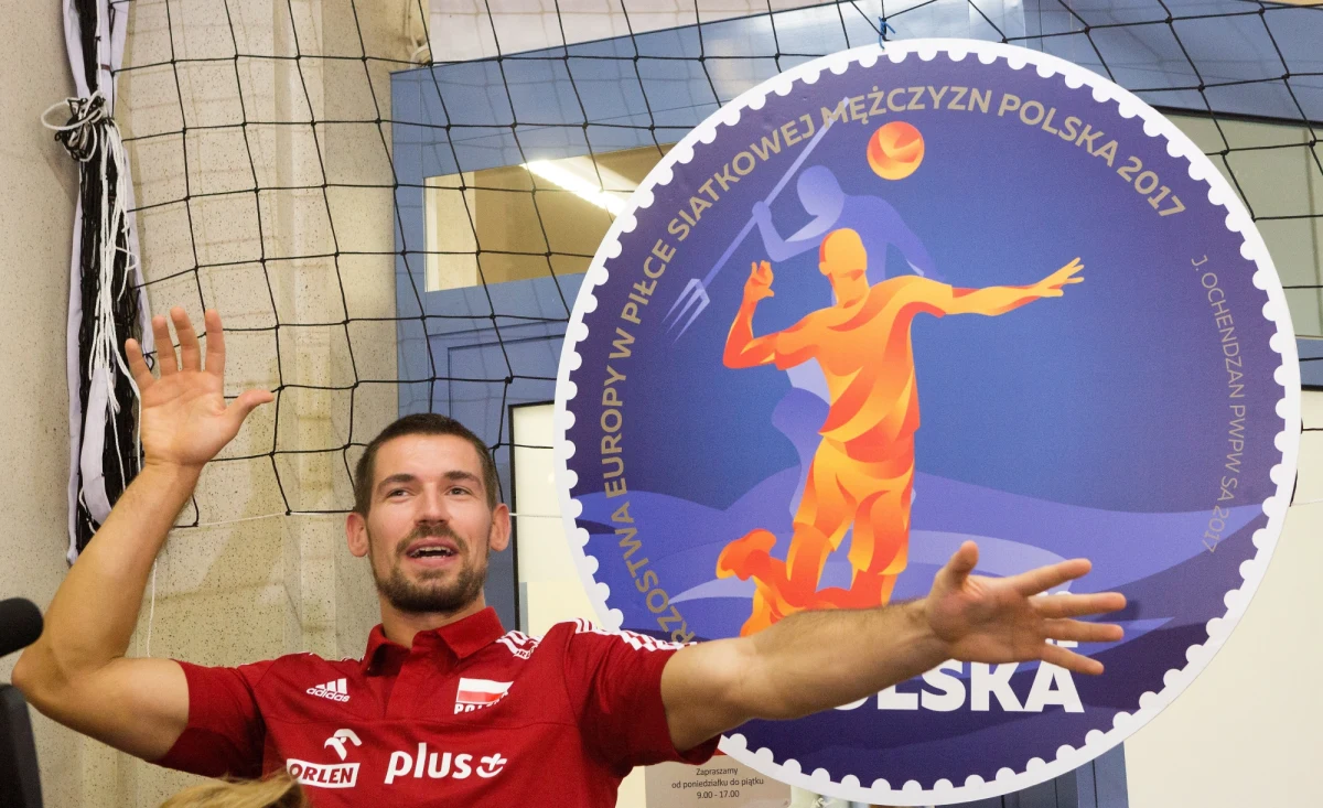"Poczta Polska wydaje najpiękniejsze znaczki pocztowe na świecie. Dziękujemy, że jesteśmy w gronie wybranych. W 2014 roku Poczta Polska też wydała siatkarskie znaczki i nasza reprezentacja wywalczyła mistrzostwo świata" - mówił dziś w Krakowie prezes Polskiego Związku Piłki Siatkowej Jacek Kasprzyk. Do emisji wchodzą właśnie cztery znaczki "Mistrzostwa Europy w piłce siatkowej mężczyzn Polska 2017". 