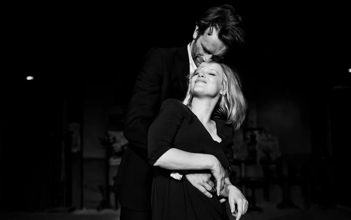 "Za nami ostatni klaps na planie "Zimnej Wojny" Pawła Pawlikowskiego" - podało studio Opus Film odpowiedzialne za produkcję tego obrazu. Zaprezentowano też pierwsze oficjalne fotosy.