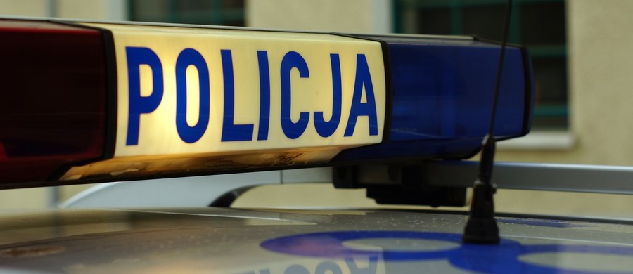 Policja bada okoliczności postrzelenia mężczyzny na stacji benzynowej w Baranowie (woj. wielkopolskie). Poszkodowany trafił do szpitala. 