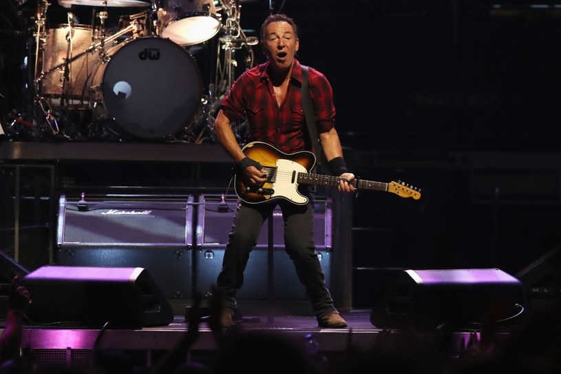 Amerykański rockman Bruce Springsteen, znany ze swoich gigantycznych koncertów organizowanych na stadionach wypełnionych po brzegi, ogłosił serię bardziej kameralnych występów. Planuje dać szereg koncertów na Broadwayu.