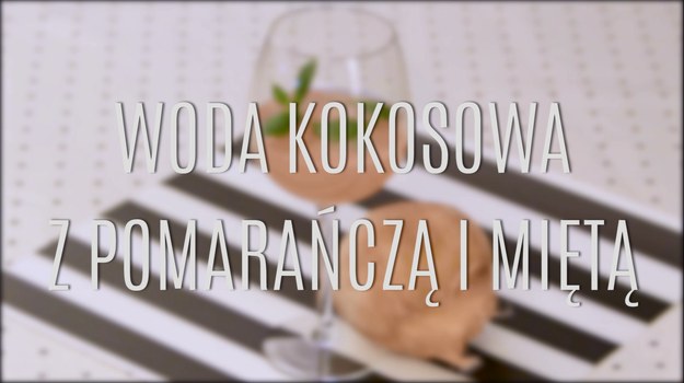 Woda kokosowa, którą dziś można uzyskać ze świeżego orzecha kokosowego albo kupić gotową, w puszkach, to znakomity składnik, który świetnie gasi pragnienie, wybornie smakuje, ale też ma w sobie wiele cennych składników. Z wody kokosowej można łatwo przygotować delikatny, świetnie smakujący napój, który zachwyci wszystkich nie tylko w upalne dni - wystarczy odrobina soku pomarańczowego i garść mięty.