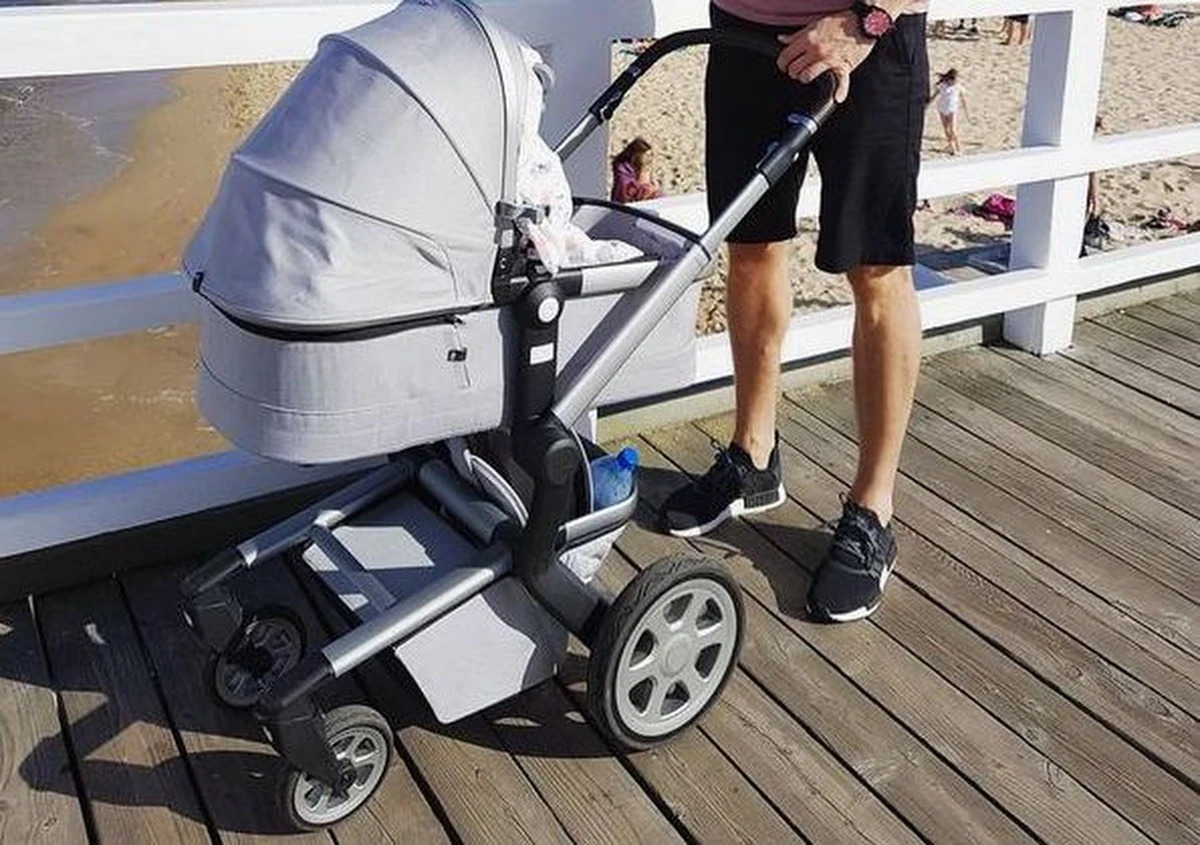 Paweł Zatorski został ojcem! Libero naszej siatkarskiej kadry pochwalił się na Instagramie zdjęciem z nowo narodzonym synem. Tego lata mamy w reprezentacji prawdziwy baby boom. W ubiegłym tygodniu na świat przyszła druga córka Michała Kubiaka, a w czerwcu ojcem został Piotr Nowakowski.