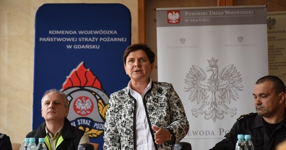 Premier Beata Szydło złożyła w sobotę kondolencje rodzinom ofiar, które zginęły ostatniej nocy podczas nawałnic. To wielka tragedia, szczególnie dlatego, że zginęły też dzieci - mówiła. Zapewniła, że rząd jest gotowy, by poszkodowanym udzielić pomocy finansowej.