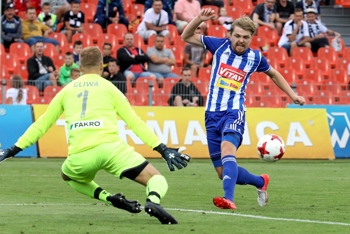 Wisła Płock pokonała 1:0 Sandecję Nowy Sącz w piątej kolejce piłkarskiej Ekstraklasy. Mecz rozegrano go w Niecieczy, gdzie beniaminek ekstraklasy rozgrywa spotkania jako gospodarz.