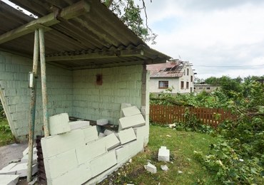Trwa usuwanie szkód po burzach. 71 tys. odbiorców nadal bez prądu