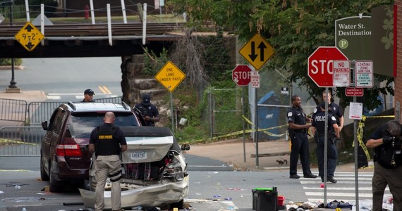Trzy osoby zginęły w Charlottesville w stanie Wirginia: 32-letnia kobieta i dwóch policjantów. Rannych zostało 35 osób - poinformowały władze tego miasta.