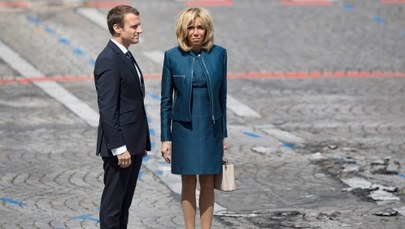Emmanuel Macron z żoną wytropieni na wakacjach