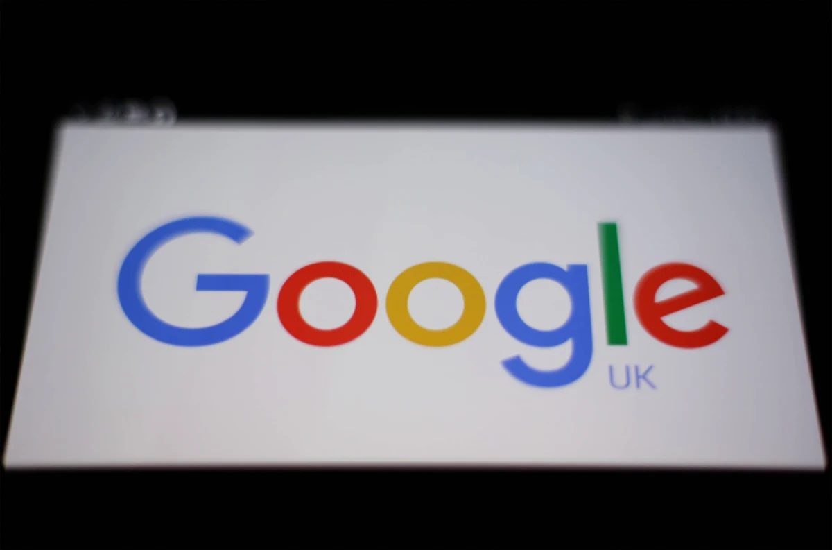 Dr Jarosław Duda z Uniwersytetu Jagiellońskiego złożył protest ws. wniosku patentowego zgłoszonego w USA przez Google. Dotyczy on tzw. kodowania ANS, które pozwala na kompresję danych m.in. w komputerach i innych urządzeniach elektronicznych. Dzięki temu rozwiązaniu programy działają szybciej i zużywają mniej energii. Obecnie jest ono już używane w produktach m.in. Apple, Facebooka i Google.