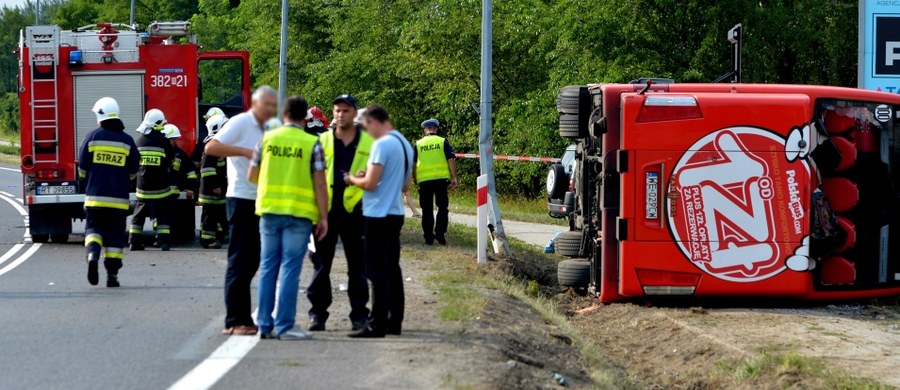 21 osób zginęło, a 386 zostało rannych w 292 wypadkach, do których doszło na drogach w weekend - poinformowała Komenda Główna Policji. Zatrzymano prawie 1 tys. pijanych kierowców. 