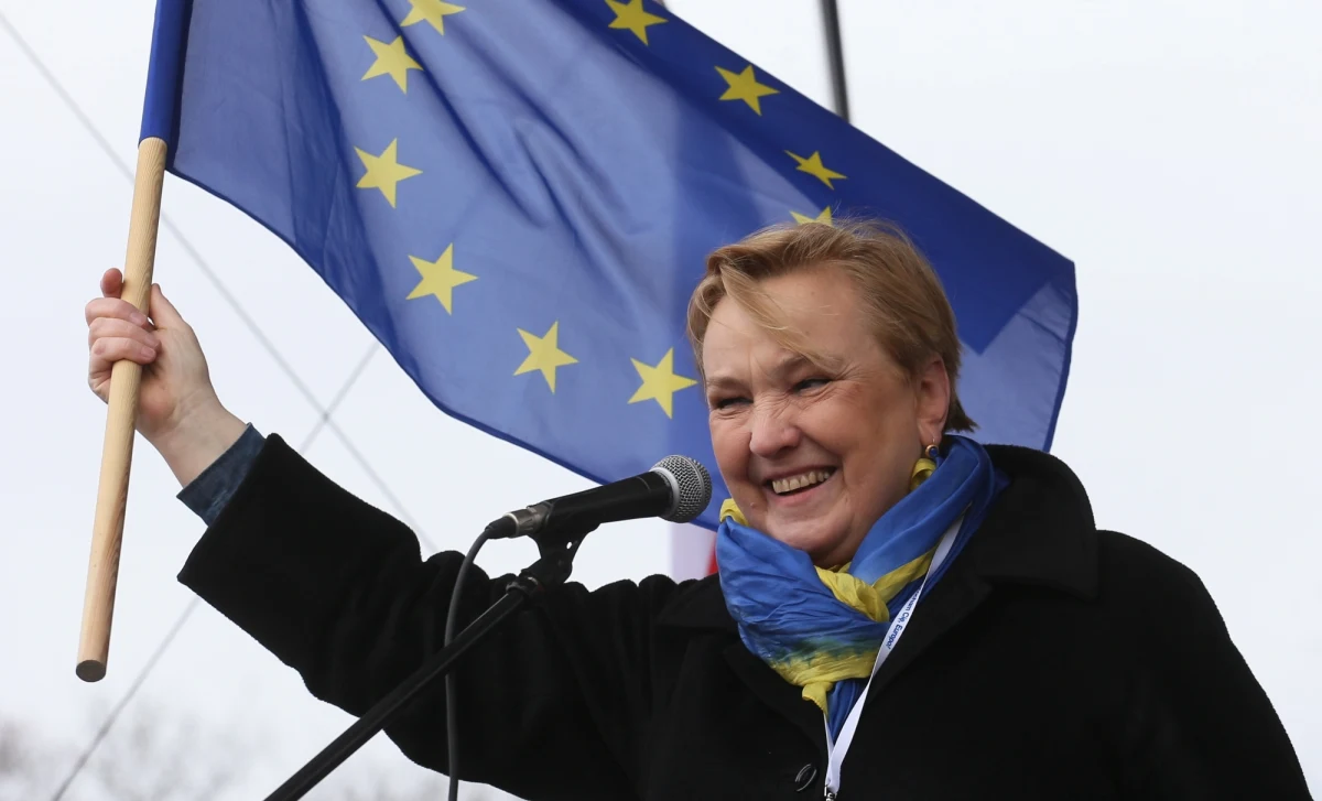 Jako wnuk więźnia niemieckiego obozu koncentracyjnego oczekuję od pani poseł publicznych przeprosin lub złożenia mandatu.