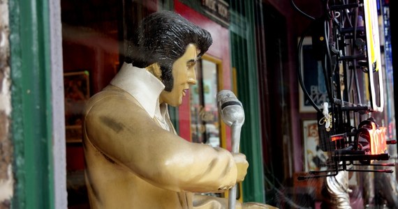 W Graceland - byłym domu, a obecnie muzeum, Elvisa Presleya odbyła się aukcja pamiątek po artyście. Dochód z niej to rekordowe 1,6 mln dolarów.