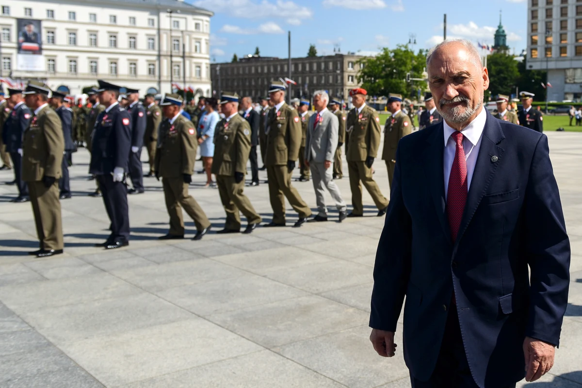 "Naszym celem jest budowa armii zdolnej powstrzymać atak do czasu nadejścia sojuszniczej pomocy" – powiedział szef MON Antoni Macierewicz. Przekonywał też, że Gruzja, Ukraina, Smoleńsk czy lot MH-17 malezyjskich linii, pokazują, jakie są skutki przyzwolenia na rosyjski imperializm.