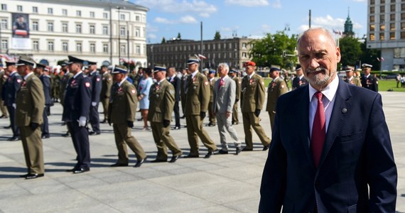 "Naszym celem jest budowa armii zdolnej powstrzymać atak do czasu nadejścia sojuszniczej pomocy" – powiedział szef MON Antoni Macierewicz. Przekonywał też, że Gruzja, Ukraina, Smoleńsk czy lot MH-17 malezyjskich linii, pokazują, jakie są skutki przyzwolenia na rosyjski imperializm.