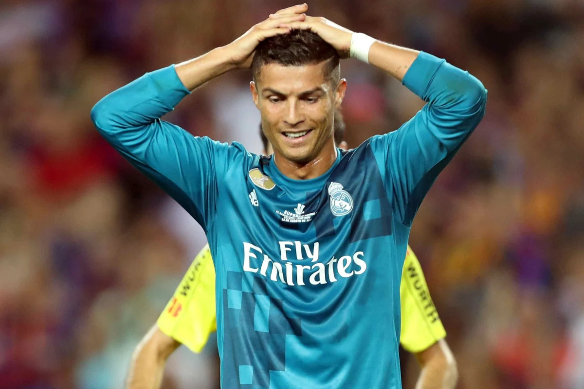 ​Piłkarz Realu Madryt Portugalczyk Cristiano Ronaldo został zawieszony przez wydział rozgrywek hiszpańskiej federacji piłkarskiej na pięć meczów za naganne zachowanie podczas pierwszego, niedzielnego meczu o piłkarski Superpuchar Hiszpanii.