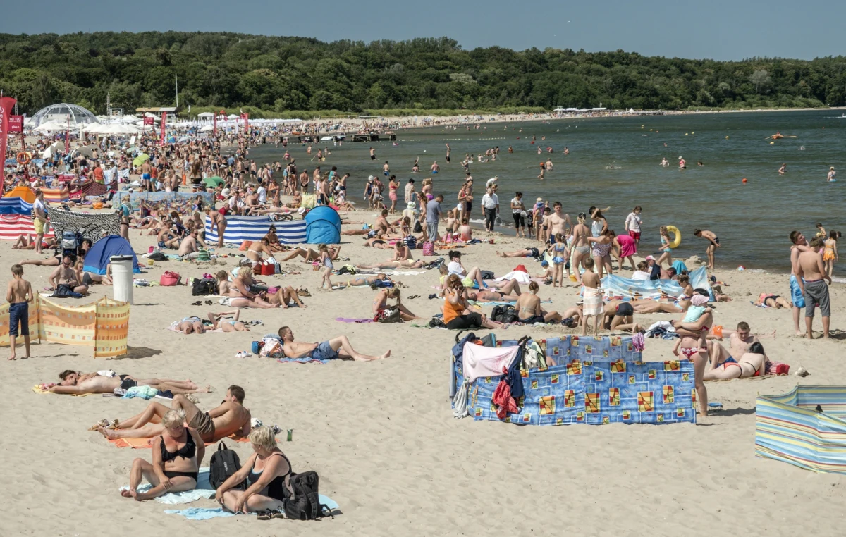 Po weekendowym ochłodzeniu lato wraca "do normy". W tym tygodniu z każdym dniem będzie coraz cieplej. Powrotu 30-stopniowych upałów należy się spodziewać w piątek i sobotę.