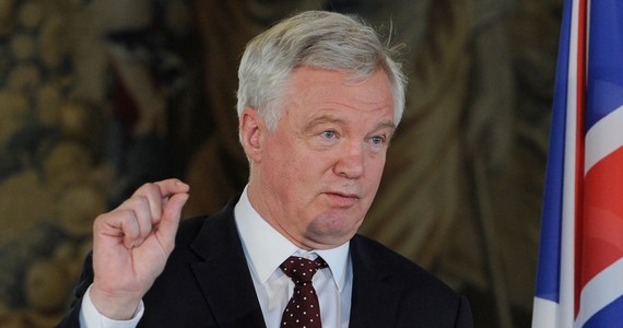 Brytyjski minister ds. wyjścia z Unii Europejskiej David Davis powiedział, że negocjacje pomiędzy Wielką Brytanią a Komisją Europejską są "momentami napięte, ale przyjazne". Polityk tłumaczył rządowe plany dotyczące nowego systemu kontroli celnej.