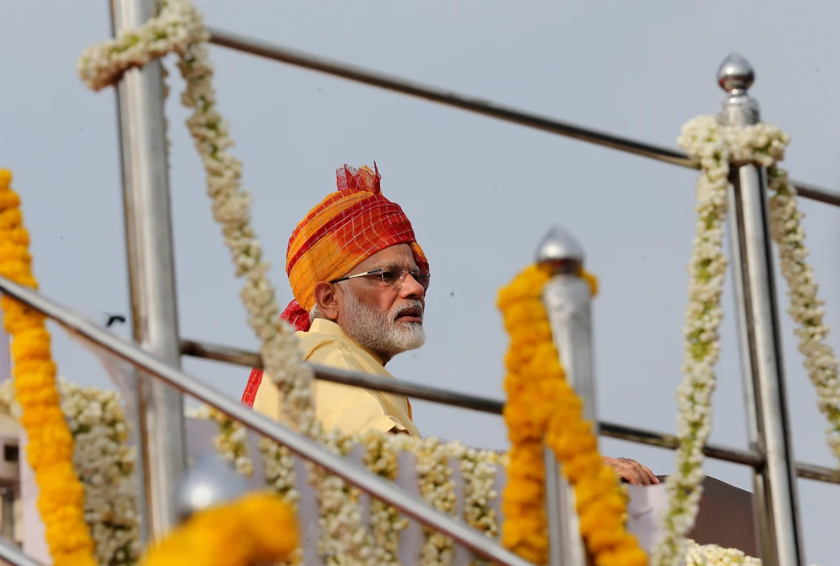 Premier Indii Narendra Modi zapowiedział stworzenie "nowych Indii", wolnych od korupcji, terroryzmu oraz dyskryminującego systemu kastowego. Do deklaracji doszło podczas przemowy w rocznicę 70-lecia uzyskania niepodległości.