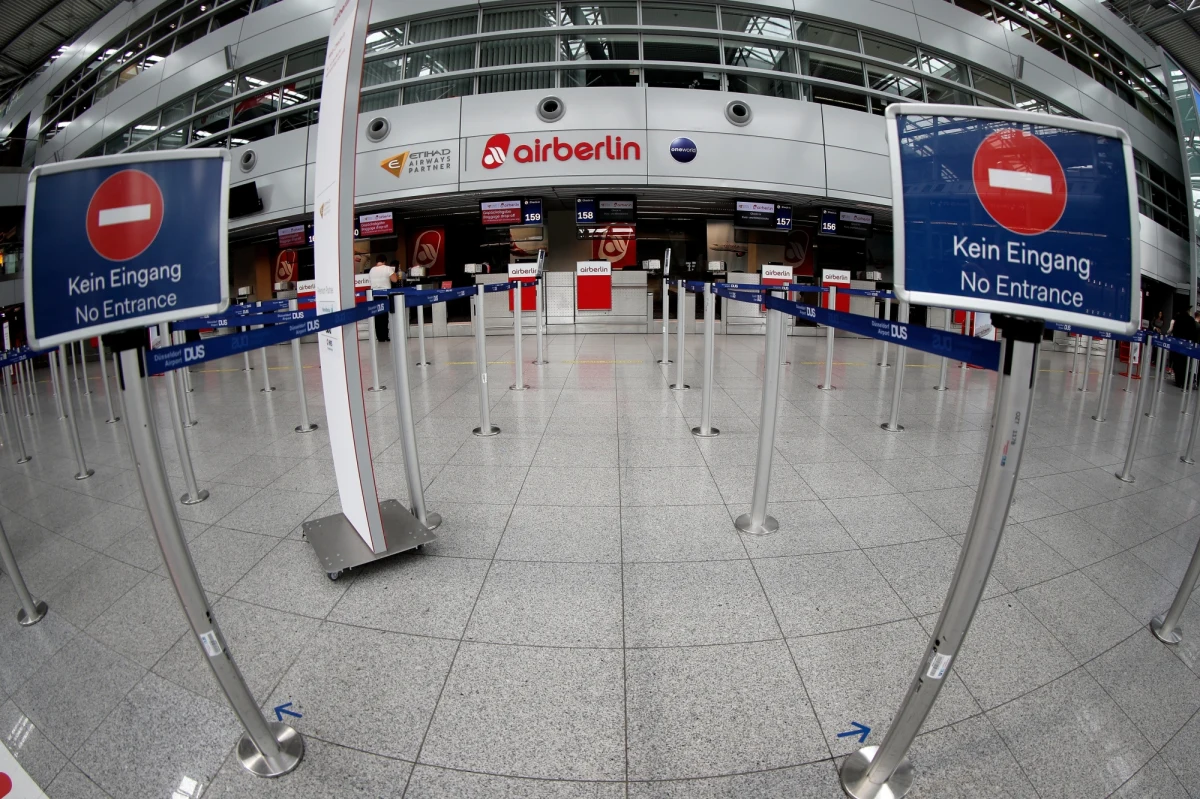 Irlandzkie tanie linie lotnicze Ryanair zaskarżyły do Federalnego Urzędu Antymonopolowego decyzję rządu Niemiec o udzieleniu niemieckim liniom lotniczym Air Berlin, które ogłosiły upadłość, kredytu w wysokości 150 mln euro. Berlin broni swojej decyzji. Ryanair skierował też skargę do Komisji Europejskiej - podała agencja dpa.