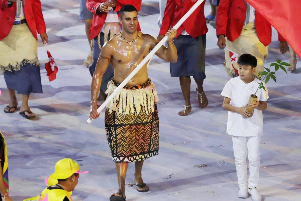​Taekwondzista Pita Taufatofua, który stał się jednym z najpopularniejszych sportowców letniej olimpiady w 2016 r. jako chorąży ekipy Tonga, przygotowuje się do walki o udział w... zimowych igrzyskach w Pjongczang w biegach narciarskich - poinformował portal espn.com.