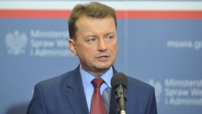 Minister Błaszczak skomentował słowa wojewody o "zmiataniu liści"