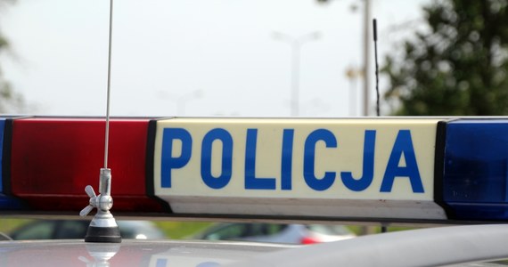 Policyjny pościg za samochodem osobowym, który nie zatrzymał się do kontroli w Słupsku. Do szpitala trafili czterej policjanci oraz dwaj mężczyźni, którzy uciekali autem.