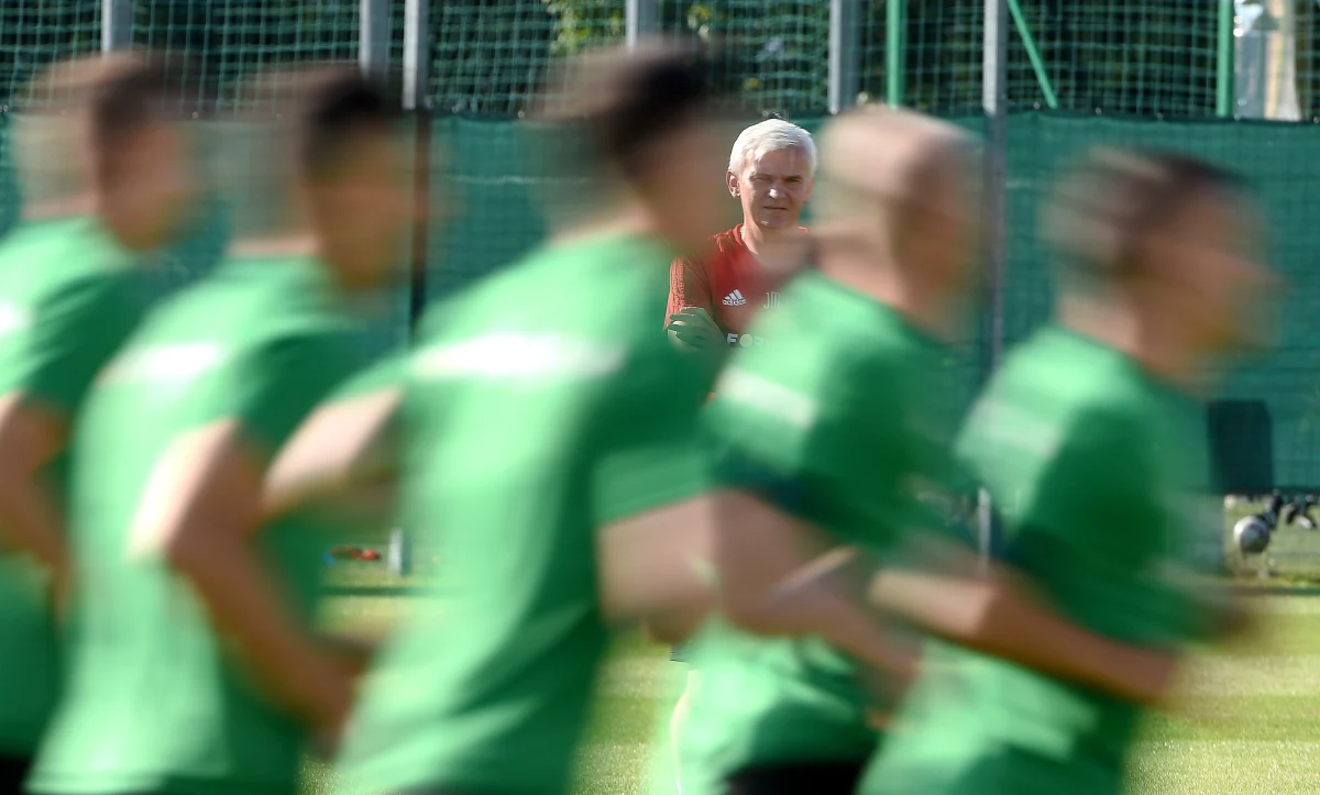 Właściciel i prezes Legii Warszawa Dariusz Mioduski poinformował za pośrednictwem Twittera, że UEFA nałożyła na stołeczny klub grzywnę w wysokości 35 tys. euro. To kara za niedrożne przejścia na trybunach stołecznego stadionu podczas meczu z FK Astana w eliminacjach Ligi Mistrzów.